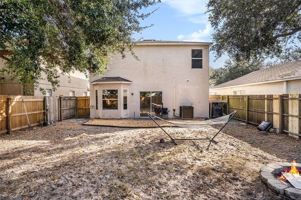 Image 30 of property listing at 8430 QUARTER HORSE DRIVE, Riverview, FL 33578