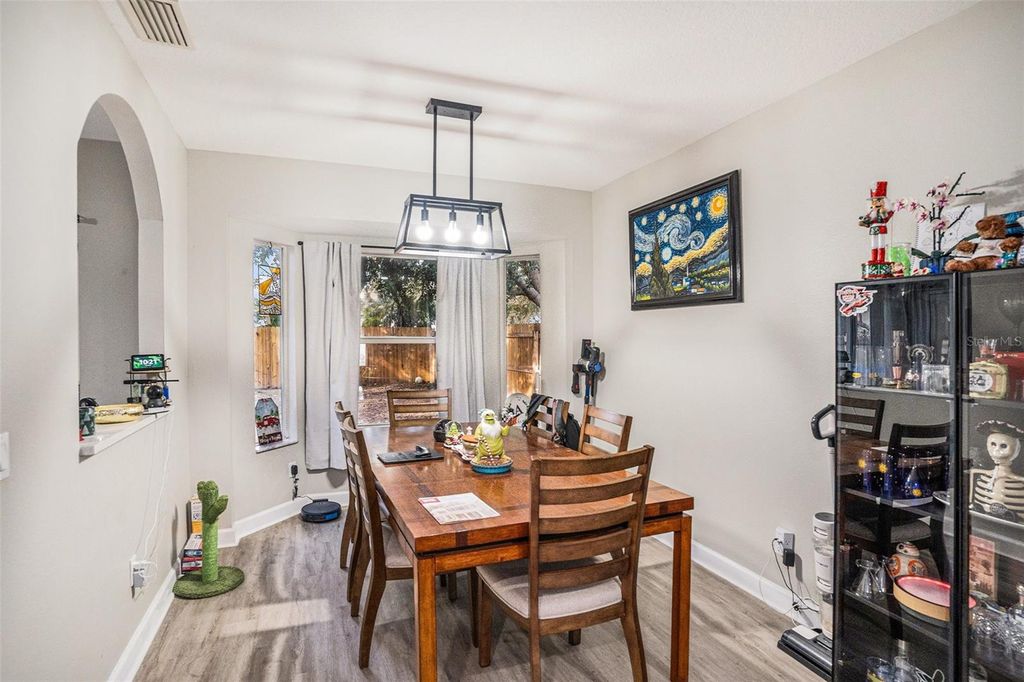 Image 8 of property listing at 8430 QUARTER HORSE DRIVE, Riverview, FL 33578