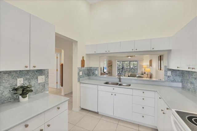 8735 OLDE HICKORY AVENUE 8303, Sarasota, FL 34238