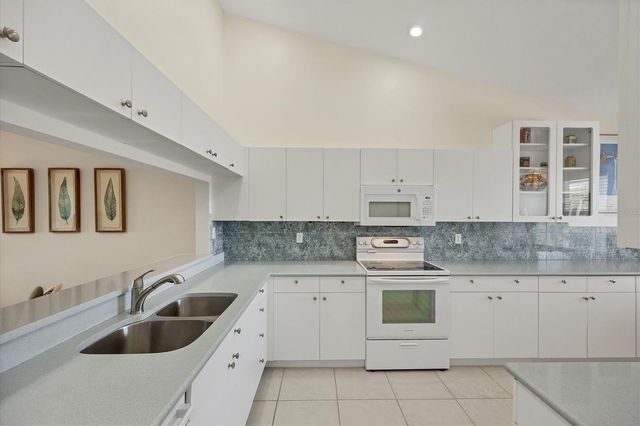 8735 OLDE HICKORY AVENUE 8303, Sarasota, FL 34238
