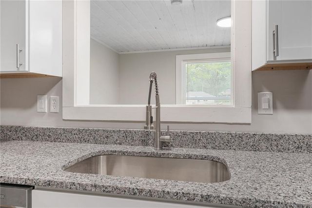 601 E Eisenhower Road, Lansing, KS 66043