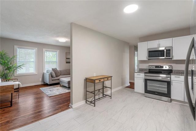 601 E Eisenhower Road, Lansing, KS 66043