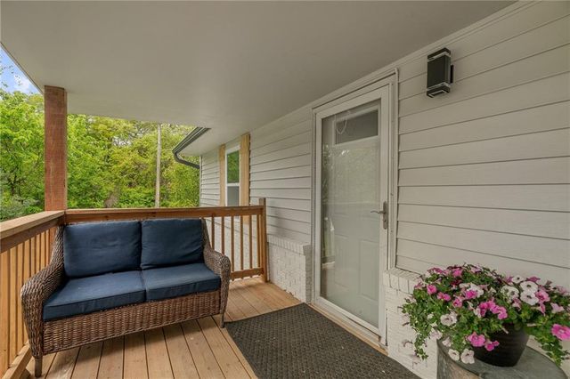 601 E Eisenhower Road, Lansing, KS 66043