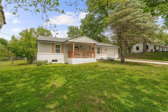 601 E Eisenhower Road, Lansing, KS 66043