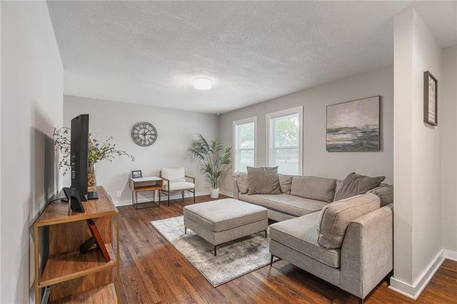 601 E Eisenhower Road, Lansing, KS 66043