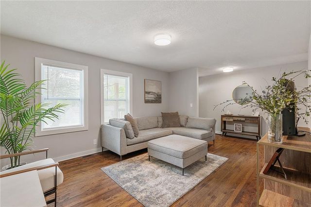 601 E Eisenhower Road, Lansing, KS 66043