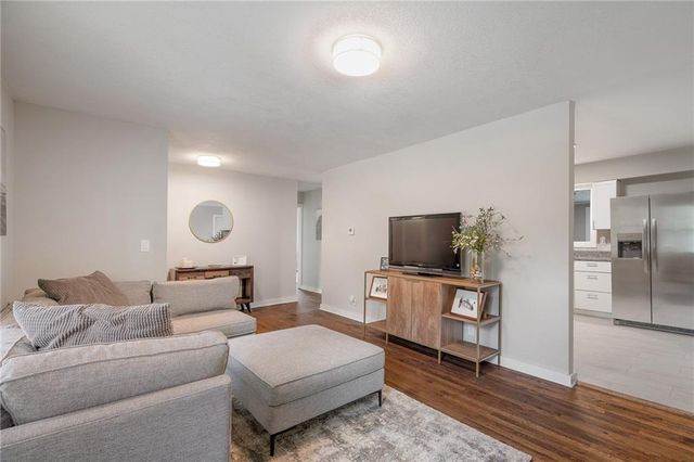 601 E Eisenhower Road, Lansing, KS 66043