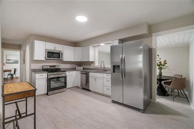 601 E Eisenhower Road, Lansing, KS 66043