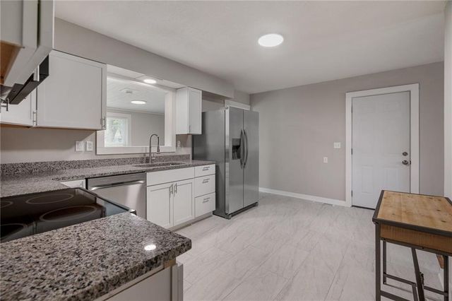 601 E Eisenhower Road, Lansing, KS 66043