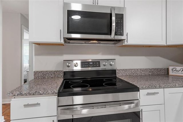 601 E Eisenhower Road, Lansing, KS 66043