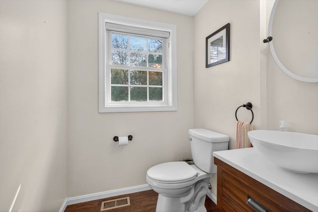 18 Prospect St, Amesbury, MA 01913