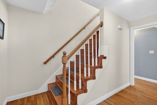 18 Prospect St, Amesbury, MA 01913