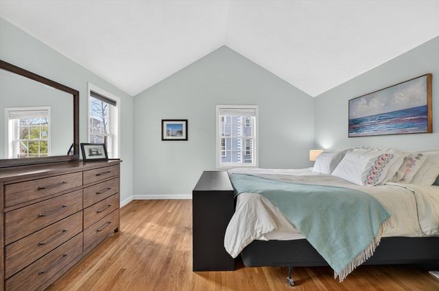 18 Prospect St, Amesbury, MA 01913