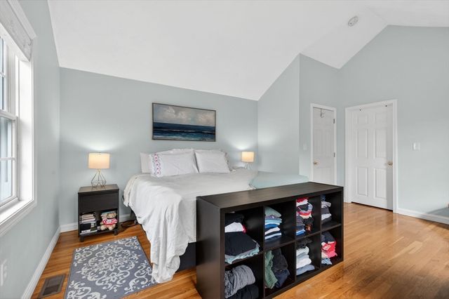18 Prospect St, Amesbury, MA 01913