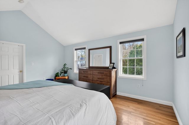18 Prospect St, Amesbury, MA 01913