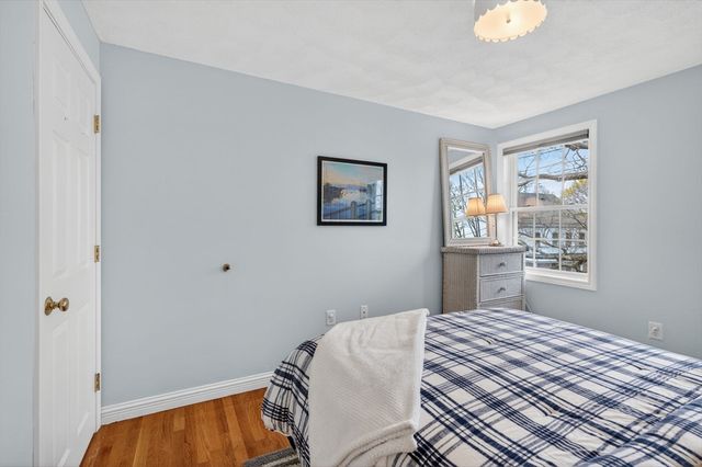 18 Prospect St, Amesbury, MA 01913