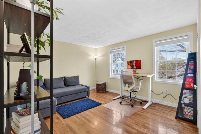 18 Prospect St, Amesbury, MA 01913