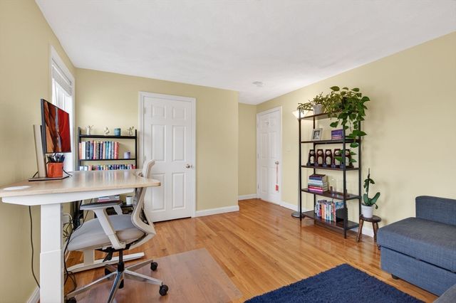 18 Prospect St, Amesbury, MA 01913