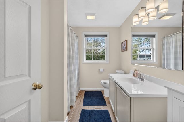 18 Prospect St, Amesbury, MA 01913