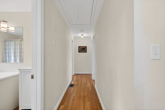 18 Prospect St, Amesbury, MA 01913