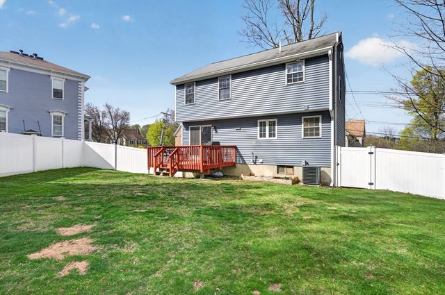 18 Prospect St, Amesbury, MA 01913