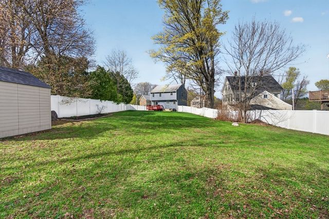 18 Prospect St, Amesbury, MA 01913