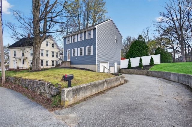 18 Prospect St, Amesbury, MA 01913