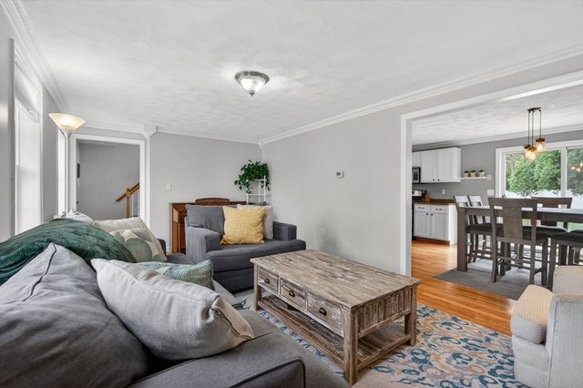 18 Prospect St, Amesbury, MA 01913