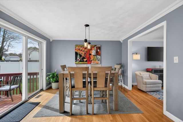 18 Prospect St, Amesbury, MA 01913