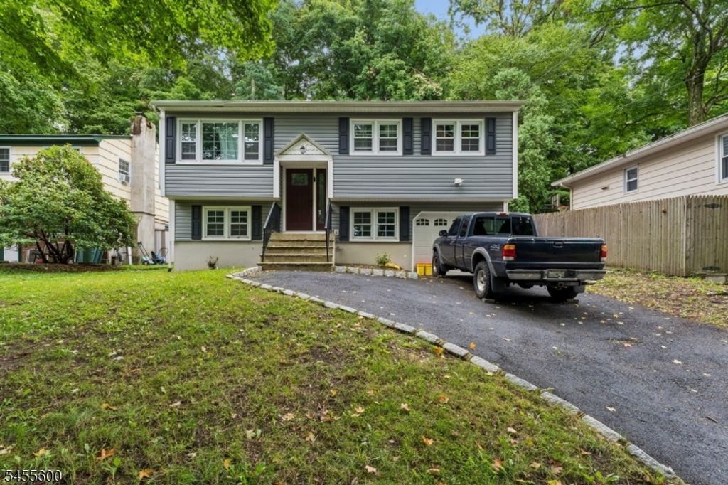 560 Dell Rd, Roxbury Twp., NJ 07850 — exterior