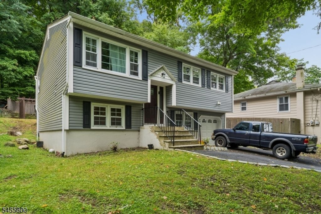 560 Dell Rd, Roxbury Twp., NJ 07850 — photo 2