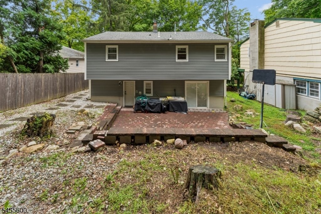 560 Dell Rd, Roxbury Twp., NJ 07850 — photo 4