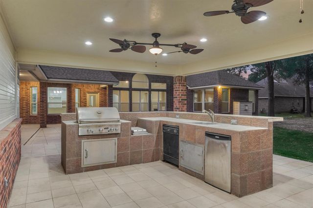 2311 Legends Peak Drive, Spring, TX 77386