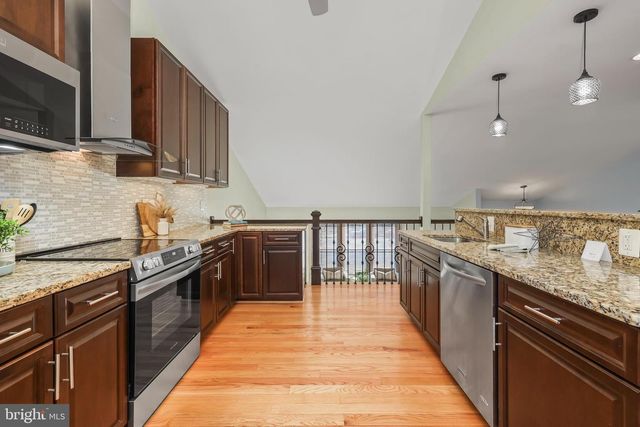 7580 WOODSTOWN DR, Springfield, VA 22153