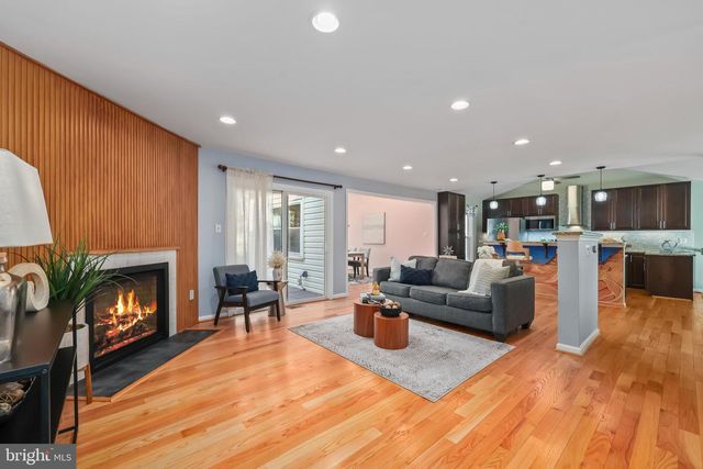 7580 WOODSTOWN DR, Springfield, VA 22153