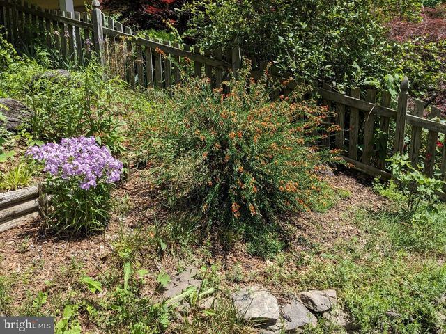 7580 WOODSTOWN DR, Springfield, VA 22153