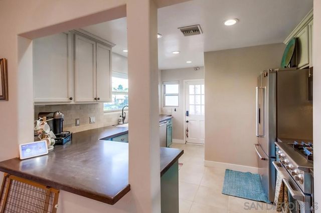 5438 Gilbert Dr A, San Diego, CA 92115