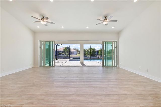 932 SW 36th TER, Cape Coral, FL 33914