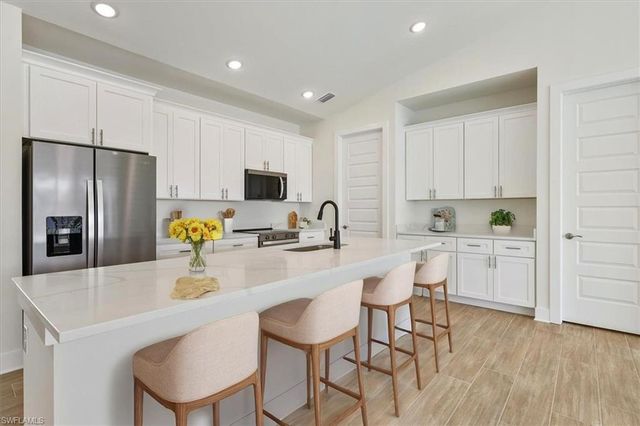 932 SW 36th TER, Cape Coral, FL 33914