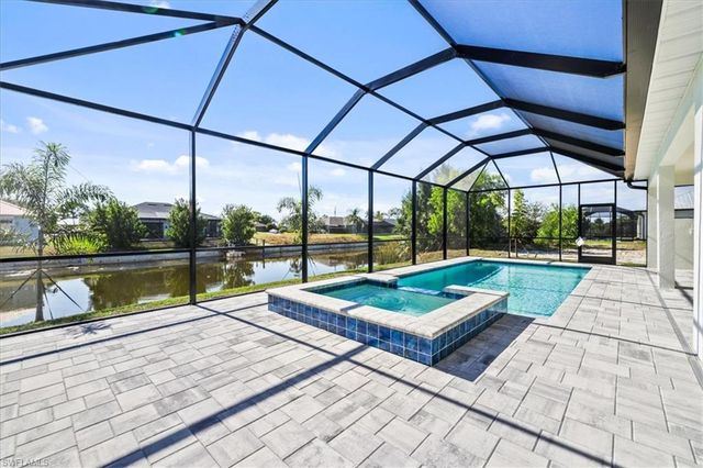 932 SW 36th TER, Cape Coral, FL 33914