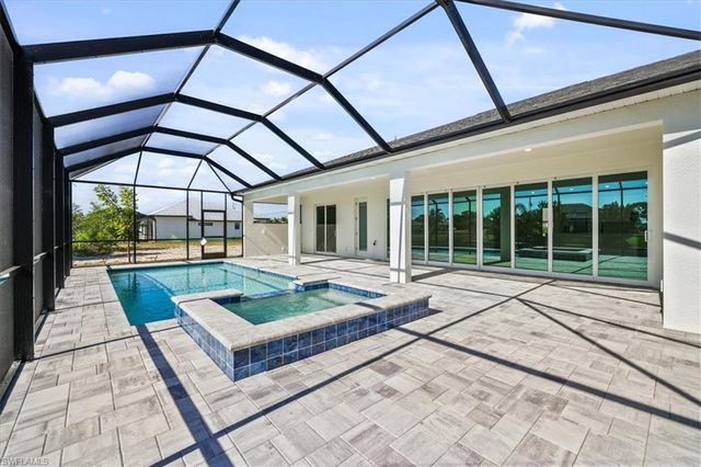 932 SW 36th TER, Cape Coral, FL 33914