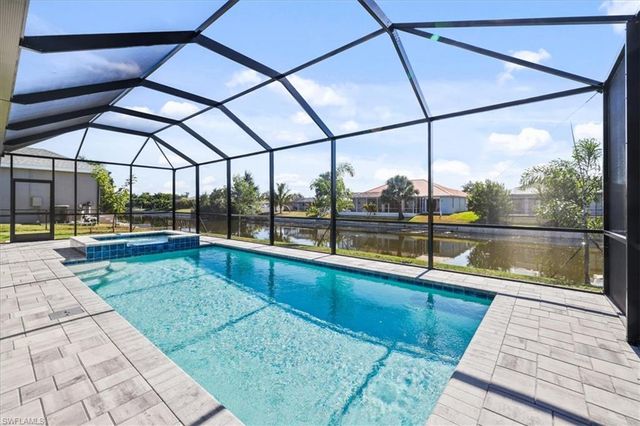 932 SW 36th TER, Cape Coral, FL 33914