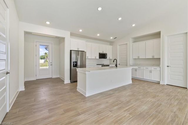 932 SW 36th TER, Cape Coral, FL 33914