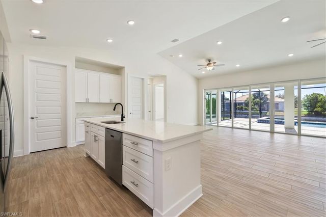 932 SW 36th TER, Cape Coral, FL 33914