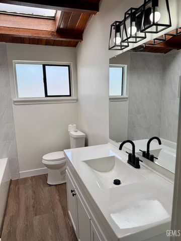 2800 Blade Avenue, Bakersfield, CA 93306