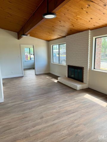 2800 Blade Avenue, Bakersfield, CA 93306