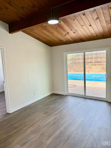 2800 Blade Avenue, Bakersfield, CA 93306