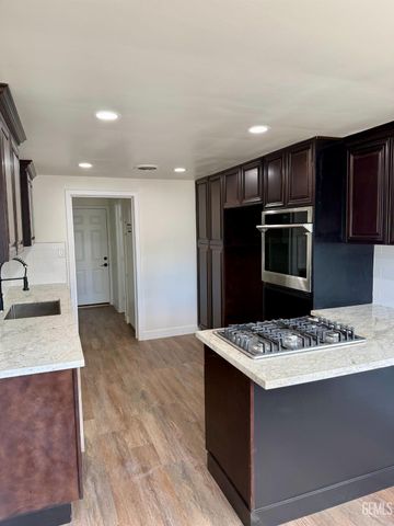 2800 Blade Avenue, Bakersfield, CA 93306