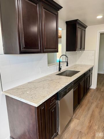 2800 Blade Avenue, Bakersfield, CA 93306