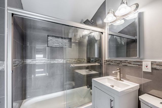 5227 S Neenah Avenue, Chicago, IL 60638